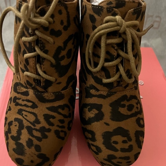 Allegra K Platform Animal Print Heels​ - Picture 3 of 9